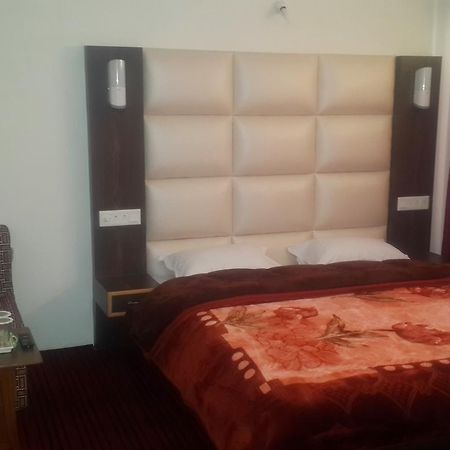 Hotel Grand Abdullah Pahalgam Luaran gambar