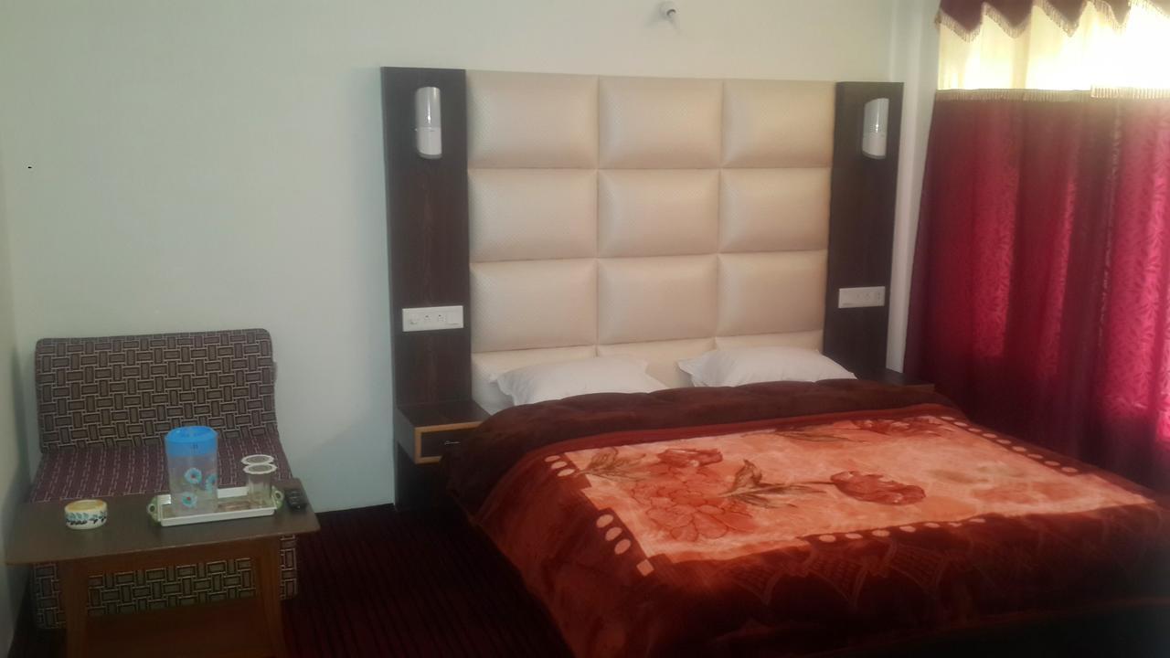 Hotel Grand Abdullah Pahalgam Luaran gambar